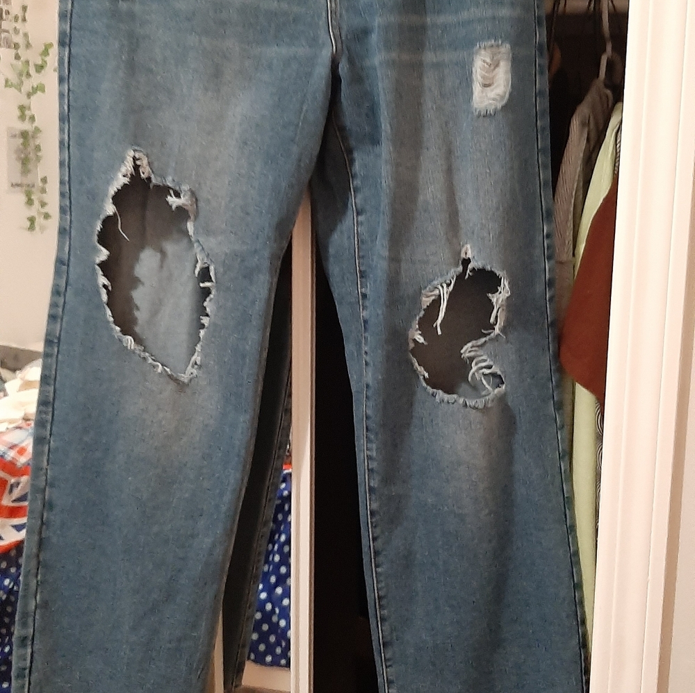 Ripped jeans - Picture 4 of 4